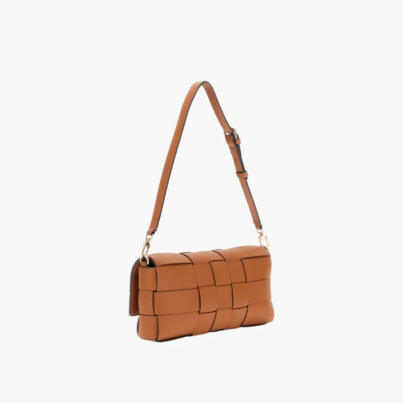 جس Woven Flap Shoulder Bag in Brown for Women